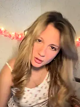 Snapshot of mollygirll chatting on 10.09.25 mollygirll online show from 10.09.25