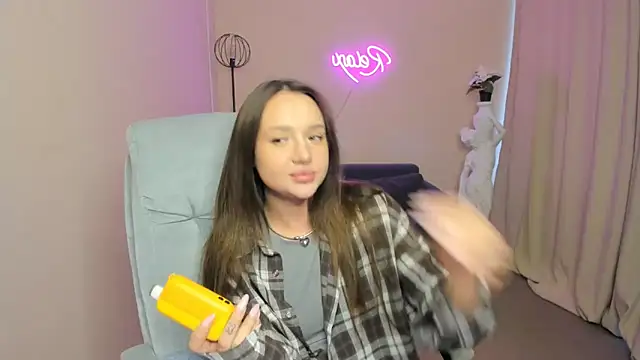 LynnaCurvin online show from 03.18.25