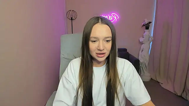 LynnaCurvin online show from 03.19.25