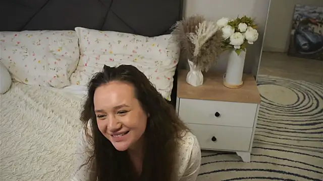 LynnaCurvin online show from 03.22.25