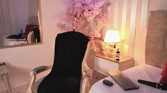 angelinarouse  online show from 05.22.26