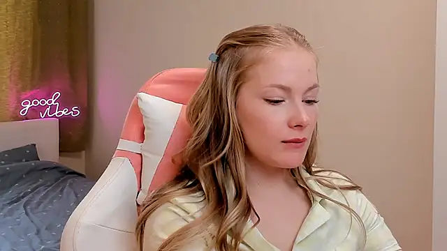 Snapshot of -awari- chatting on 03.21.25 -awari- online show from 03.21.25