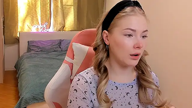 Snapshot of -awari- chatting on 03.22.25 -awari- online show from 03.22.25