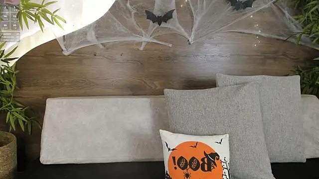 mia lacy  online show from 10.27.25