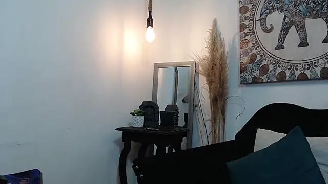 Snapshot of GagingZhara chatting on 10.10.25 GagingZhara online show from 10.10.25