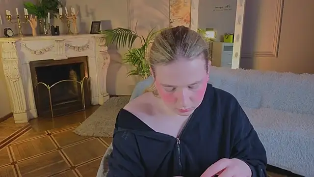 Snapshot of Jes_Solar chatting on 09.28.25 Jes Solar online show from 09.28.25