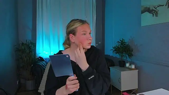 Snapshot of Jes_Solar chatting on 10.15.25 Jes Solar online show from 10.15.25