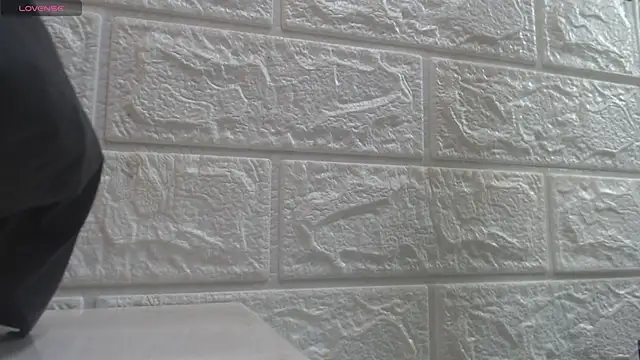 nei girl online show from 12.17.25