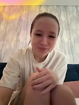 Snapshot of CarolineTenders chatting on 10.04.25 CarolineTenders online show from 10.04.25