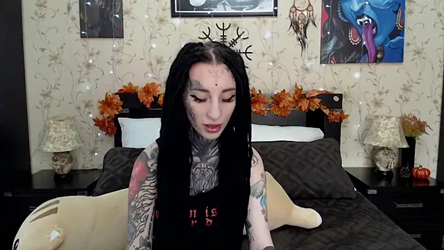 Snapshot of Velvetbat chatting on 10.05.25 Velvetbat online show from 10.05.25