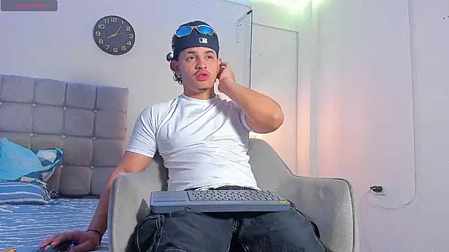 samxx muscle online show from 12.21.25