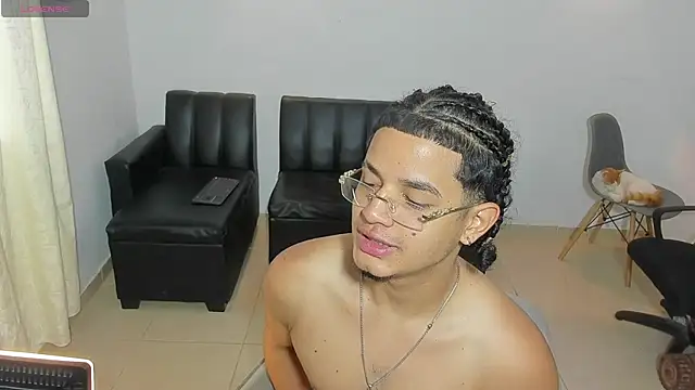 Snapshot of samxx_muscle chatting on 05.27.26 samxx muscle online show from 05.27.26