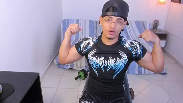Snapshot of samxx_muscle chatting on 07.08.26 samxx muscle online show from 07.08.26