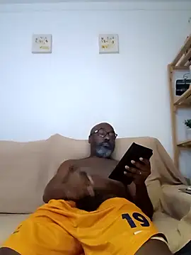 Snapshot of Bigmaumau54 chatting on 09.21.25 Bigmaumau54 online show from 09.21.25