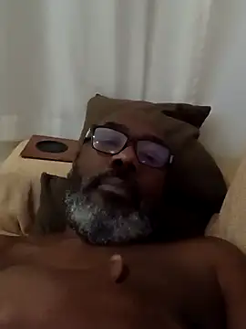 Snapshot of Bigmaumau54 chatting on 12.20.25 Bigmaumau54 online show from 12.20.25