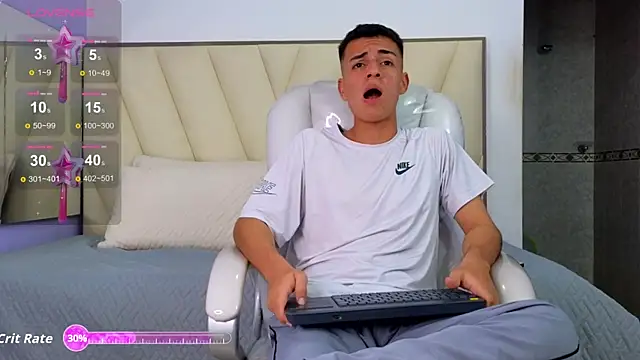 Snapshot of Hotboy21_ chatting on 09.13.25 Hotboy21  online show from 09.13.25