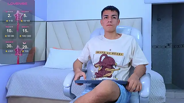 Snapshot of Hotboy21_ chatting on 09.23.25 Hotboy21  online show from 09.23.25