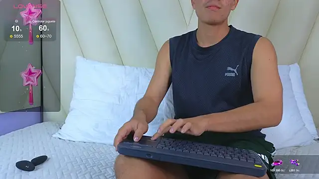 Hotboy21  online show from 11.13.25