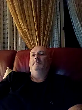 Snapshot of Alexis_Bull chatting on 09.18.25 Alexis Bull online show from 09.18.25