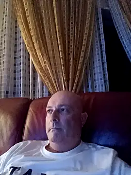 Snapshot of Alexis_Bull chatting on 09.28.25 Alexis Bull online show from 09.28.25