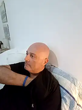 Alexis Bull online show from 11.12.25