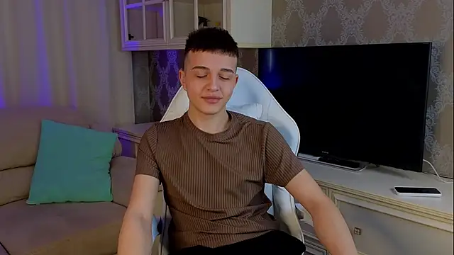 Snapshot of claus_boy chatting on 03.19.25 claus boy online show from 03.19.25