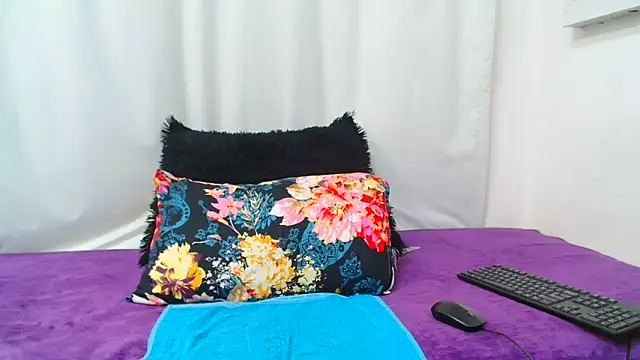 Snapshot of SMALLBOOBSXX chatting on 10.07.25 SMALLBOOBSXX online show from 10.07.25