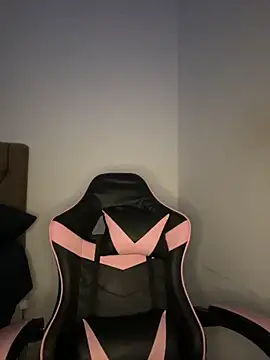 Snapshot of Manu_2002_ chatting on 10.22.25 Manu 2002  online show from 10.22.25