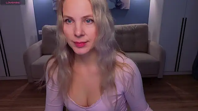 Snapshot of MelanieBennett chatting on 05.10.26 MelanieBennett online show from 05.10.26