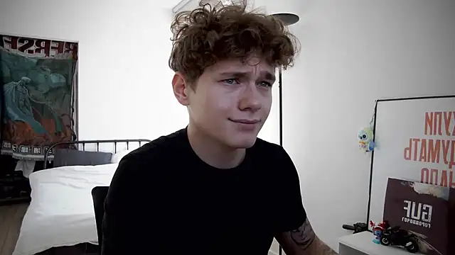 Snapshot of DanyDavis chatting on 09.17.25 DanyDavis online show from 09.17.25