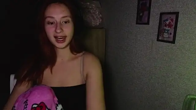 Snapshot of kristi_ginger chatting on 10.09.25 kristi ginger online show from 10.09.25