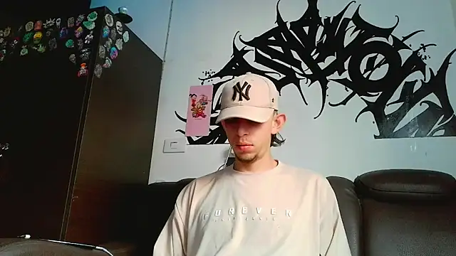 Snapshot of Chris__Jones chatting on 06.17.26 Chris Jones online show from 06.17.26