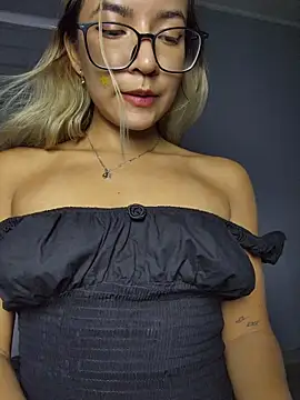 Snapshot of Pretty_roxxyy chatting on 02.08.26 Pretty roxxyy online show from 02.08.26