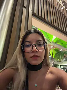 Snapshot of Pretty_roxxyy chatting on 02.22.26 Pretty roxxyy online show from 02.22.26