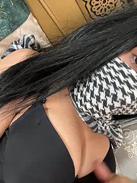 QueenLujaine online show from 01.17.26