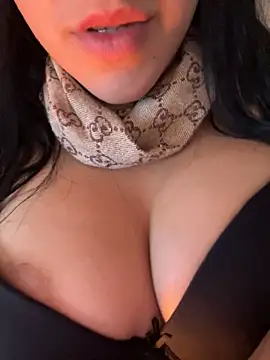 QueenLujaine online show from 02.15.26