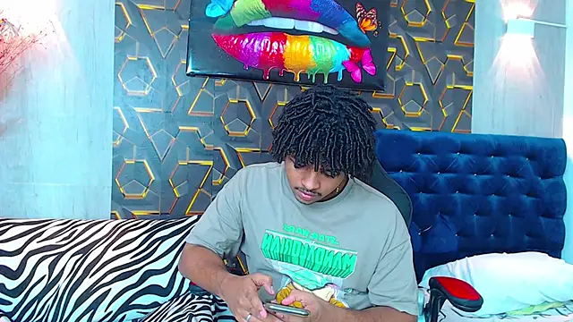 Snapshot of black_king_241 chatting on 10.10.25 black king 241 online show from 10.10.25