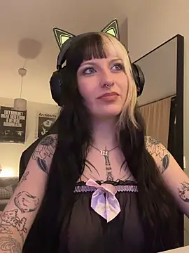 Snapshot of kittlunixx chatting on 03.24.26 kittlunixx online show from 03.24.26