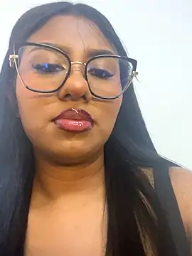 Snapshot of Emmily_Vargas chatting on 09.26.25 Emmily Vargas online show from 09.26.25