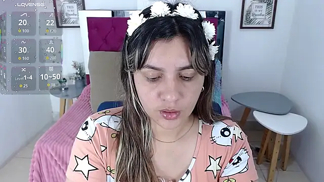 Snapshot of Isa-lox chatting on 10.13.25 Isa-lox online show from 10.13.25