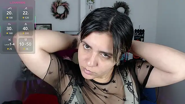 Snapshot of Isa-lox chatting on 10.17.25 Isa-lox online show from 10.17.25