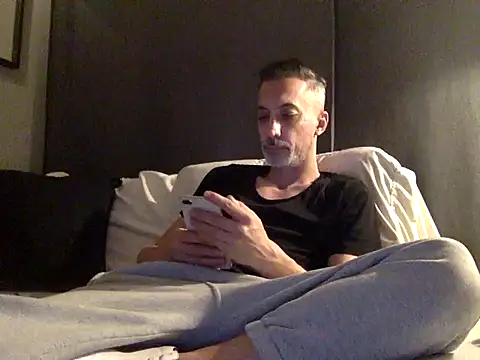 who am i x404 online show from 01.05.26