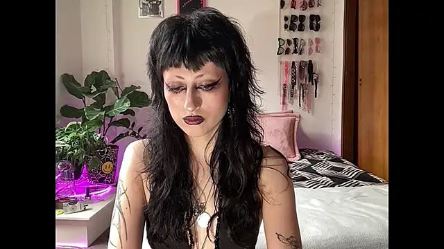 Snapshot of ELENA_UMBRA chatting on 12.20.25 ELENA UMBRA online show from 12.20.25