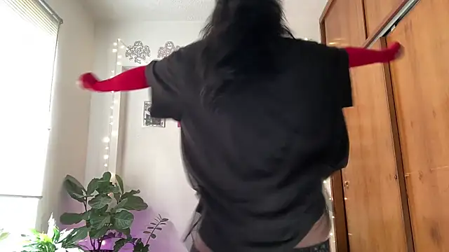 Snapshot of ELENA_UMBRA chatting on 05.19.26 ELENA UMBRA online show from 05.19.26