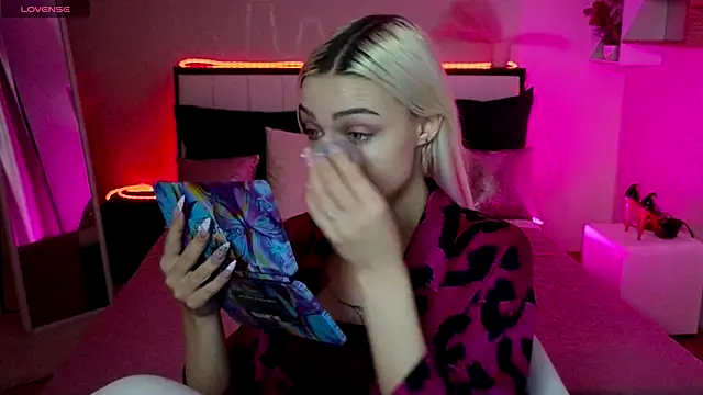 LinaLirian online show from 11.12.25