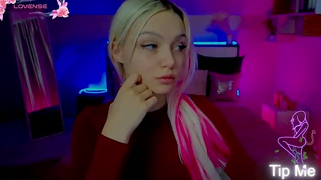 LinaLirian online show from 11.22.25