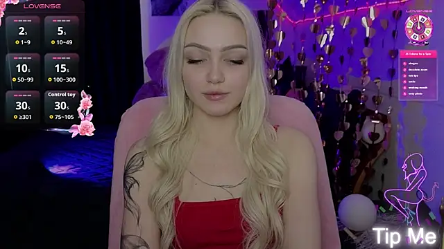 Snapshot of LinaLirian chatting on 04.16.26 LinaLirian online show from 04.16.26
