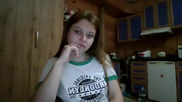 Snapshot of Little_shygirl chatting on 09.19.25 Little shygirl online show from 09.19.25
