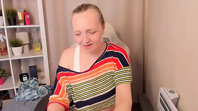 Snapshot of Karen_Villis chatting on 05.03.26 Karen Villis online show from 05.03.26