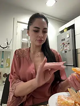 ChloeDevine online show from 12.19.25